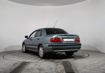 Подержанный автомобиль Mitsubishi Carisma Sedan 2003 года (7 фото)