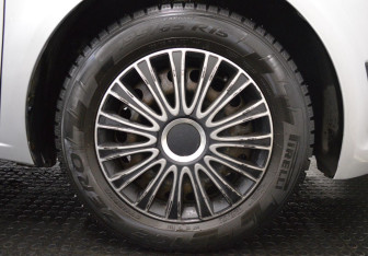 Подержанный автомобиль Chevrolet Aveo Sedan 2012 года (9 фото)