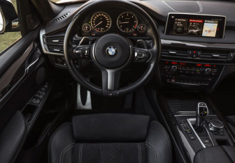 Подержанный автомобиль BMW X5 2017 года (14 фото)