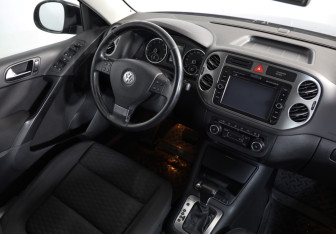 Подержанный автомобиль Volkswagen Tiguan 2010 года (8 фото)