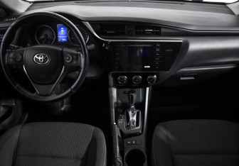 Подержанный автомобиль Toyota Corolla Sedan 2016 года (13 фото)