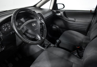 Подержанный автомобиль Opel Zafira Compactvan 2004 года (9 фото)