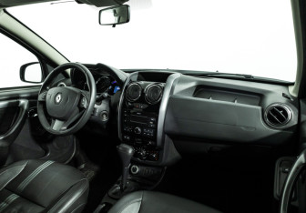 Подержанный автомобиль Renault Duster 2017 года (9 фото)