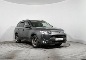 Подержанный автомобиль Mitsubishi Outlander 2013 года (3 фото)