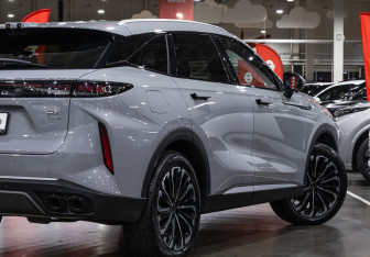 Подержанный автомобиль Exeed RX 2023 года (8 фото)
