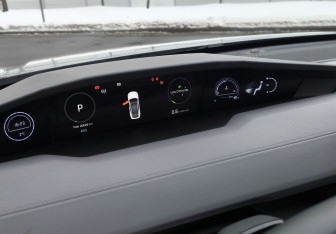 Подержанный автомобиль Changan UNI-V 2023 года (30 фото)