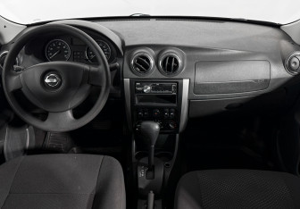 Подержанный автомобиль Nissan Almera Sedan 2015 года (13 фото)