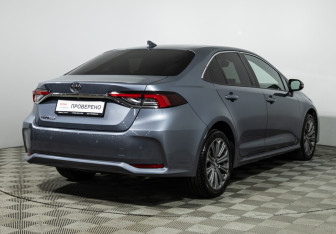 Подержанный автомобиль Toyota Corolla Sedan 2019 года (5 фото)