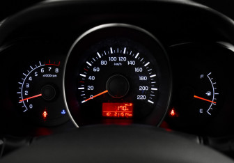 Подержанный автомобиль Kia Rio Sedan 2015 года (16 фото)