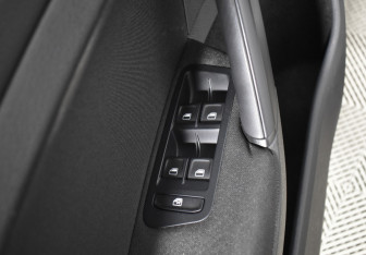 Подержанный автомобиль Volkswagen Golf Hatchback 2013 года (18 фото)