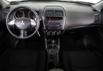 Подержанный автомобиль Mitsubishi ASX 2012 года (8 фото)