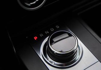 Подержанный автомобиль Land Rover Discovery 2017 года (21 фото)