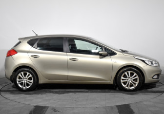 Подержанный автомобиль Kia Ceed Hatchback 2013 года (4 фото)