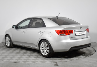 Подержанный автомобиль Kia Cerato Sedan 2011 года (7 фото)