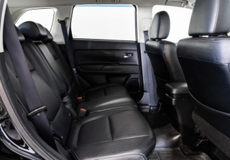 Подержанный автомобиль Mitsubishi Outlander 2014 года (19 фото)