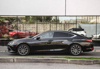 Подержанный автомобиль Lexus ES 2019 года (9 фото)