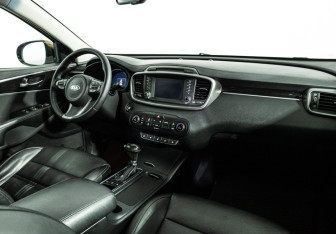Подержанный автомобиль Kia Sorento 2017 года (9 фото)