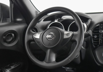Подержанный автомобиль Nissan Juke 2015 года (14 фото)