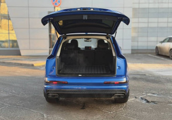 Подержанный автомобиль Audi Q7 2016 года (11 фото)