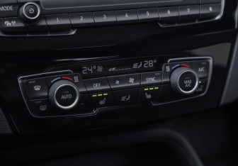 Подержанный автомобиль BMW X1 2019 года (21 фото)