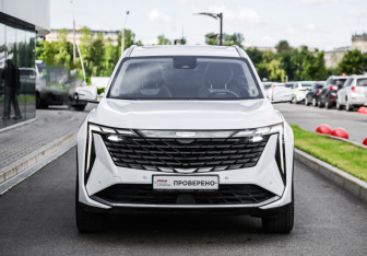 Подержанный автомобиль Geely Atlas 2024 года (4 фото)
