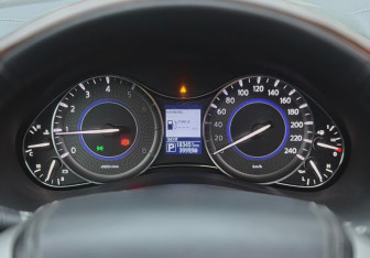 Подержанный автомобиль Infiniti QX80 2019 года (18 фото)