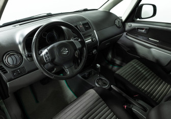 Подержанный автомобиль Suzuki SX4 Hatchback 2012 года (11 фото)