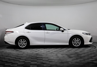 Подержанный автомобиль Toyota Camry Sedan 2018 года (4 фото)