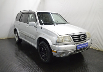 Подержанный автомобиль Suzuki Grand Vitara 2002 года (3 фото)