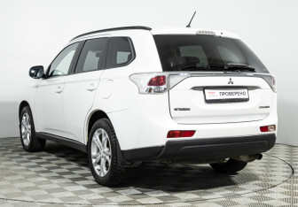 Подержанный автомобиль Mitsubishi Outlander 2012 года (7 фото)