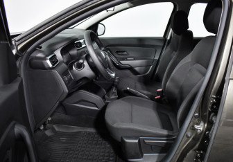 Подержанный автомобиль Renault Duster 2021 года (10 фото)