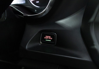 Подержанный автомобиль Chevrolet Camaro Coupe 2017 года (17 фото)