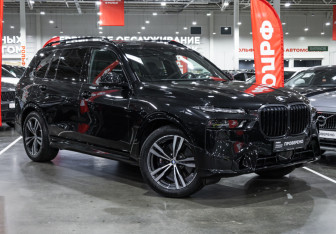 Подержанный автомобиль BMW X7 2023 года (5 фото)