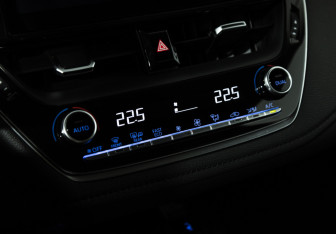 Подержанный автомобиль Toyota Corolla Sedan 2019 года (18 фото)