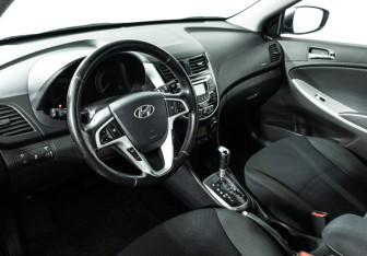 Подержанный автомобиль Hyundai Solaris Hatchback 2012 года (11 фото)