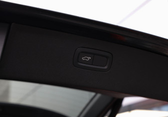 Подержанный автомобиль Volvo XC90 2019 года (35 фото)