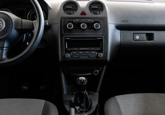 Подержанный автомобиль Volkswagen Caddy Compactvan 2012 года (12 фото)