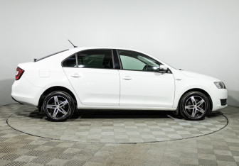 Подержанный автомобиль Skoda Rapid Liftback 2019 года (4 фото)