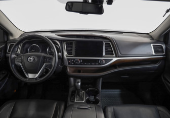 Подержанный автомобиль Toyota Highlander 2014 года (9 фото)