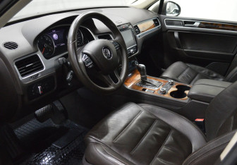 Подержанный автомобиль Volkswagen Touareg 2011 года (9 фото)