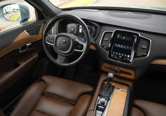 Подержанный автомобиль Volvo XC90 2021 года (9 фото)