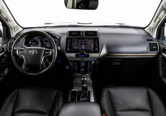 Подержанный автомобиль Toyota Land Cruiser Prado 2021 года (12 фото)