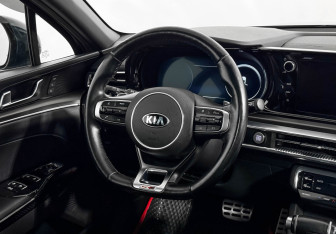 Подержанный автомобиль Kia K5 2021 года (18 фото)
