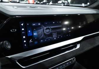 Подержанный автомобиль Geely Monjaro 2024 года (23 фото)