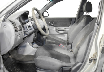 Подержанный автомобиль Hyundai Accent Sedan 2008 года (11 фото)