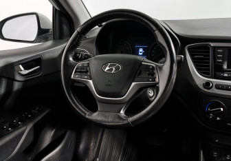 Подержанный автомобиль Hyundai Solaris Sedan 2017 года (15 фото)