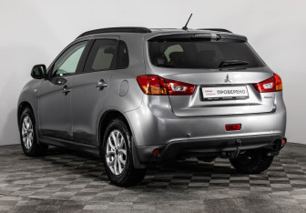 Подержанный автомобиль Mitsubishi ASX 2013 года (7 фото)