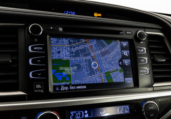 Подержанный автомобиль Toyota Highlander 2014 года (16 фото)