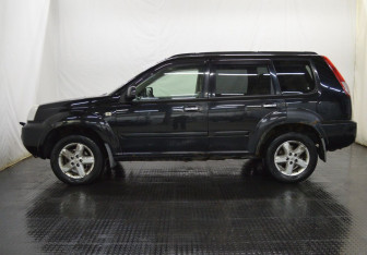Подержанный автомобиль Nissan X-Trail 2006 года (8 фото)