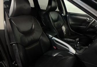 Подержанный автомобиль Volvo XC70 2007 года (17 фото)